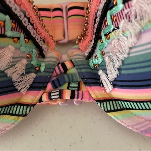 Victoria’s Secret bikini top - Picture 3 of 9